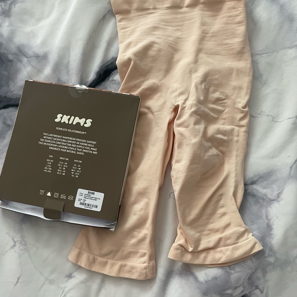 Skims sculpting short with gusset